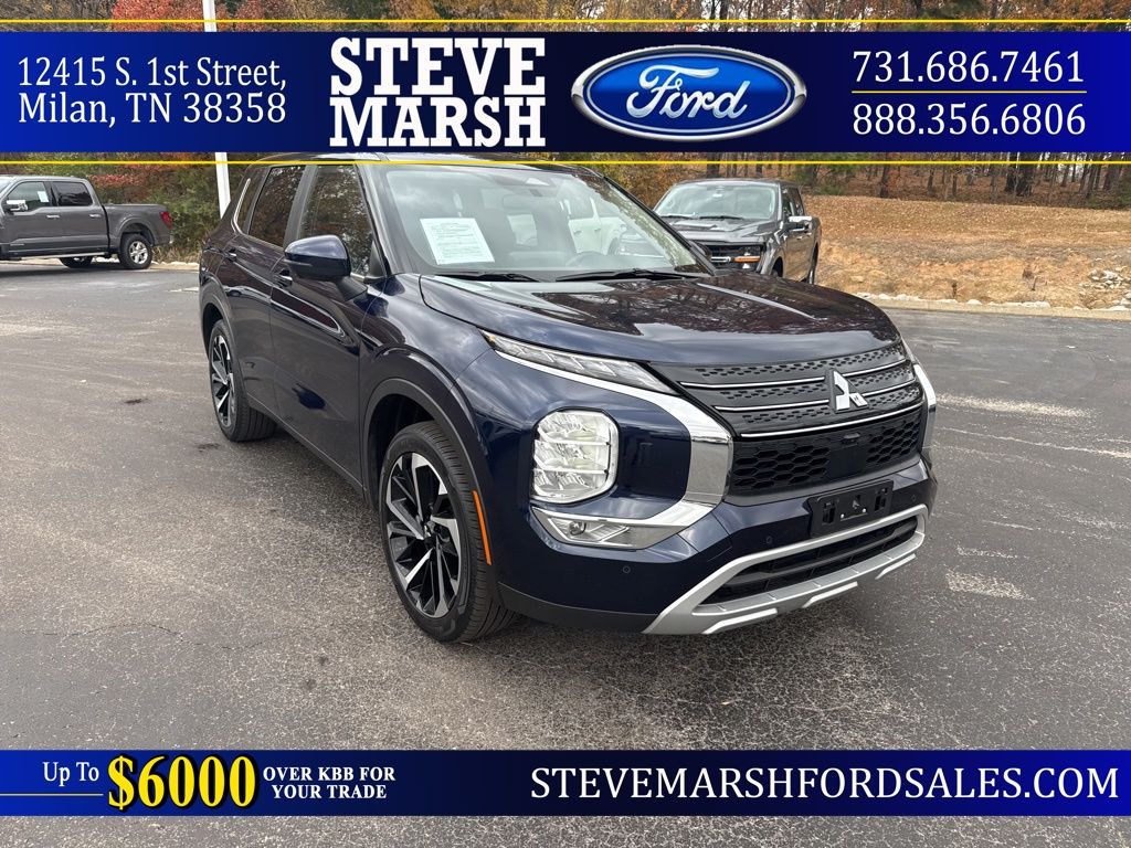 2024 Mitsubishi Outlander SE's photo