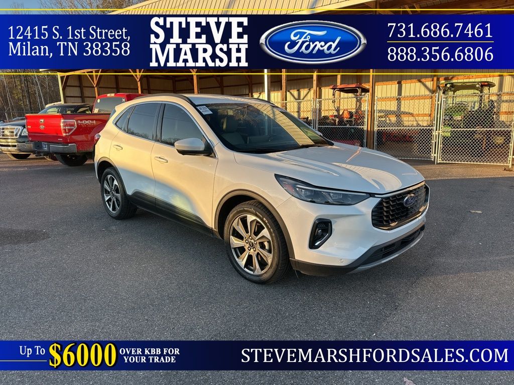 2023 Ford Escape Platinum's photo