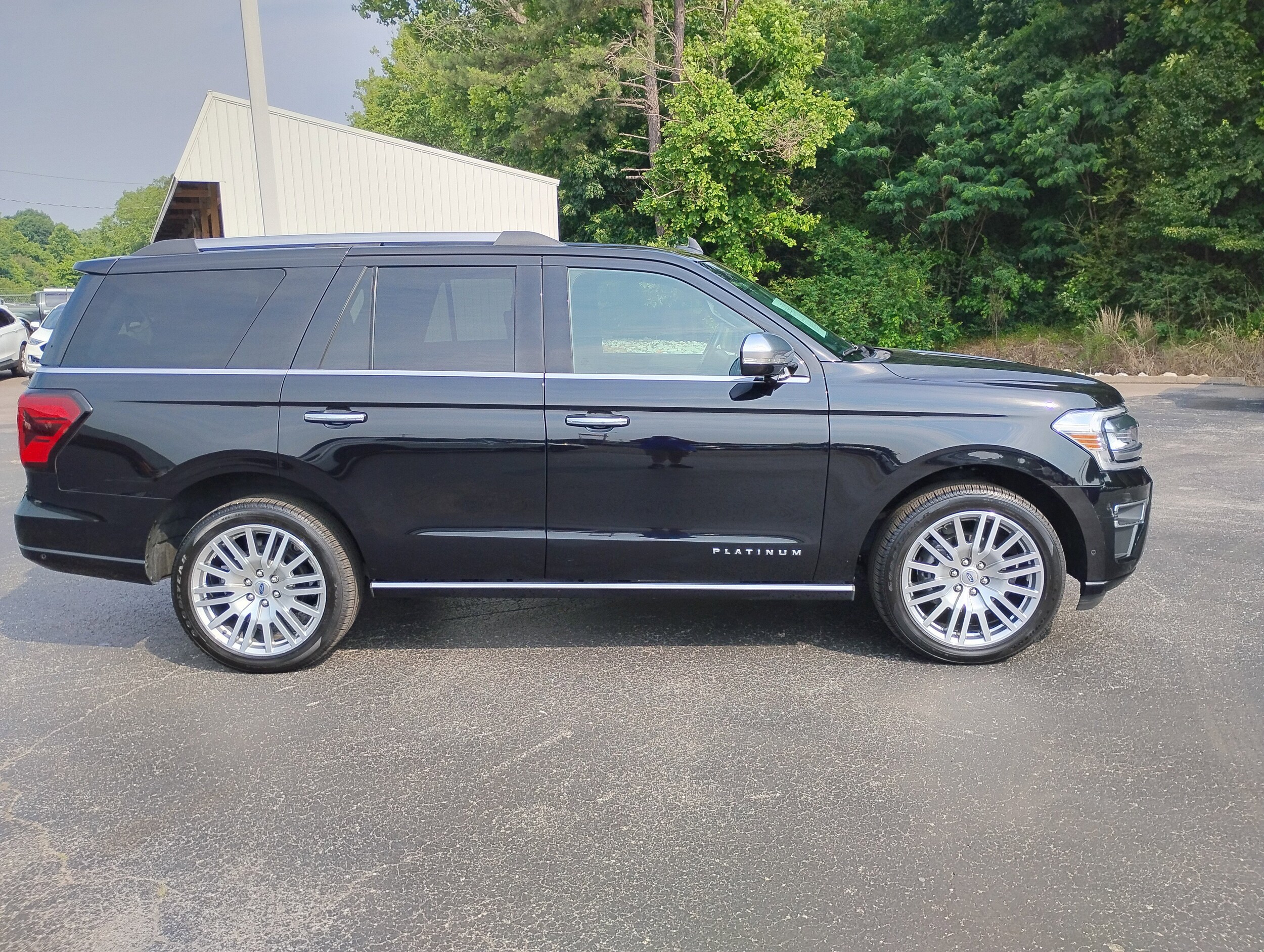 2024 Ford Expedition Platinum photo 2