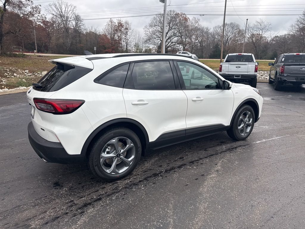 2026 Ford Escape Hybrid ST-Line Select photo 3