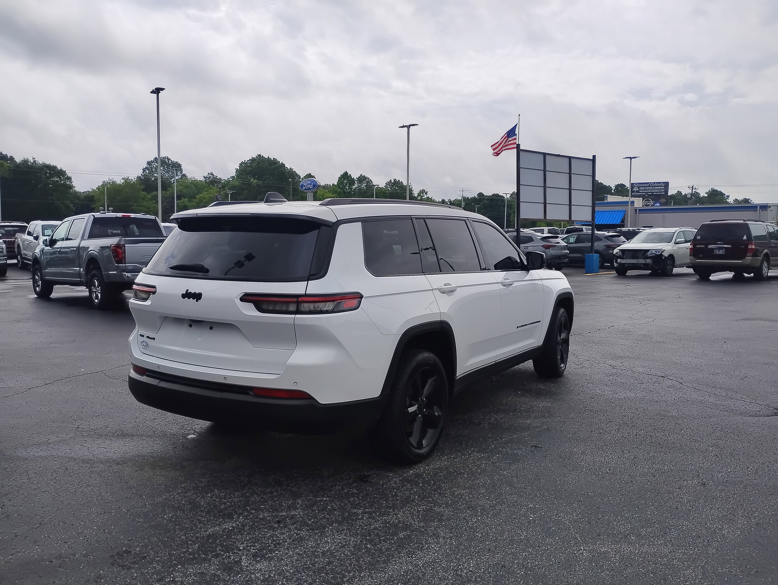 2022 Jeep Grand Cherokee L photo 3