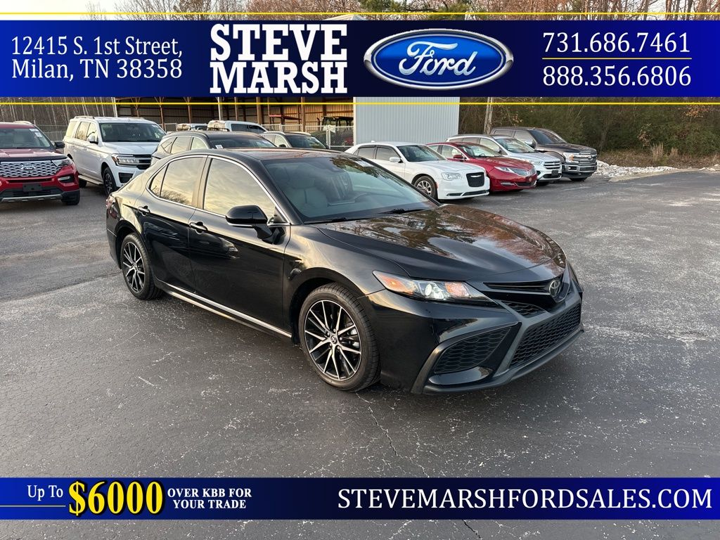 2023 Toyota Camry SE's photo