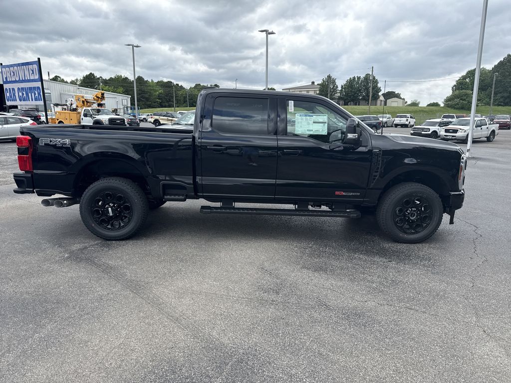 2025 Ford F-350 Lariat photo 2