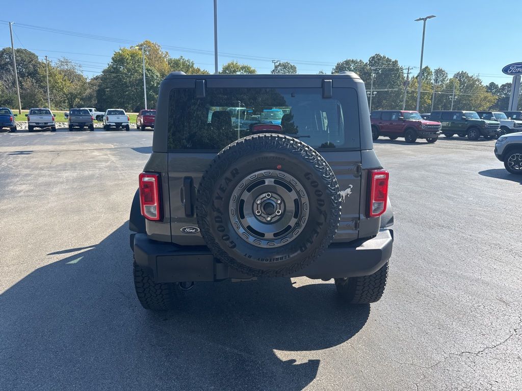 2025 Ford Bronco Base photo 3