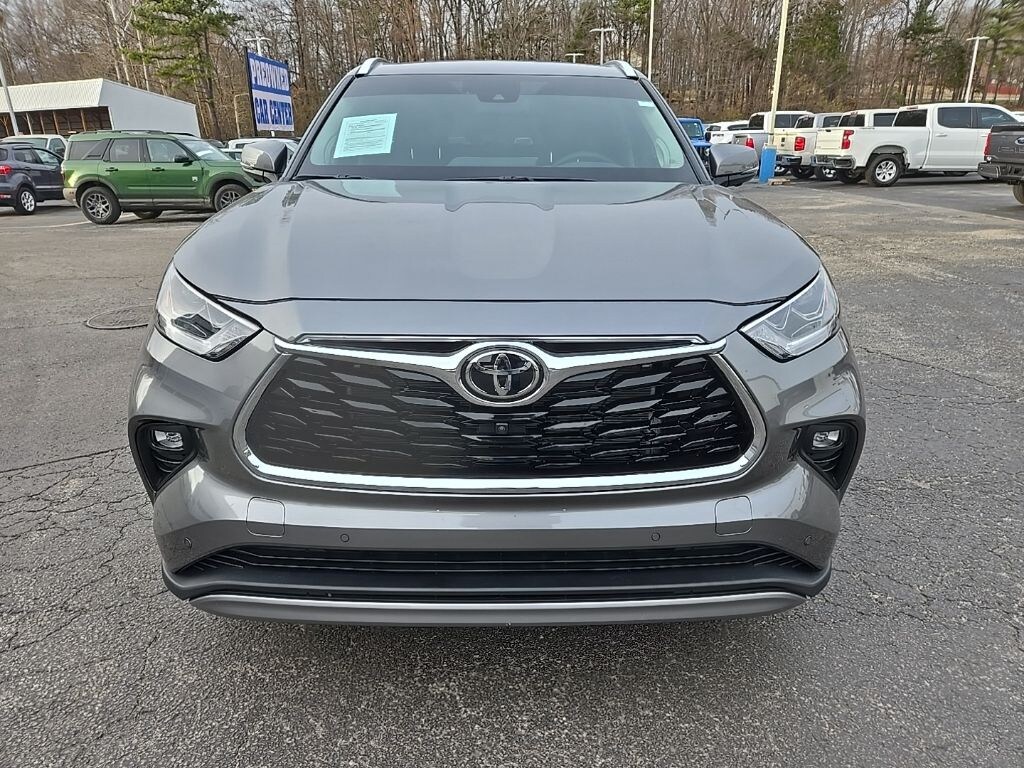 Used 2025 Toyota Highlander Platinum SUV
