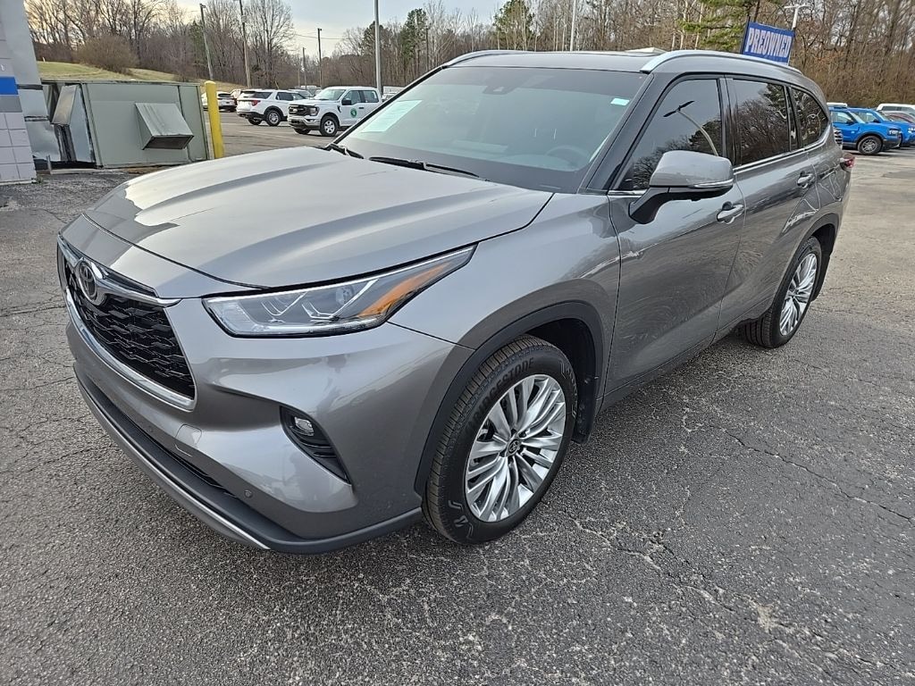 Used 2025 Toyota Highlander Platinum SUV