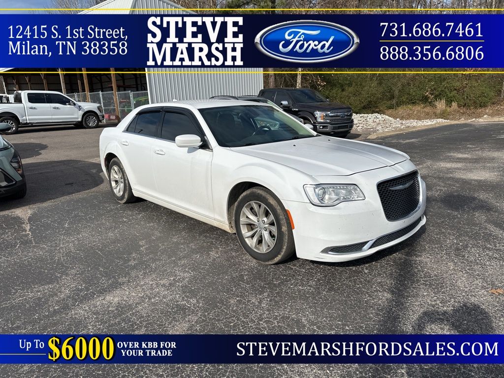 2015 Chrysler 300 Limited's photo