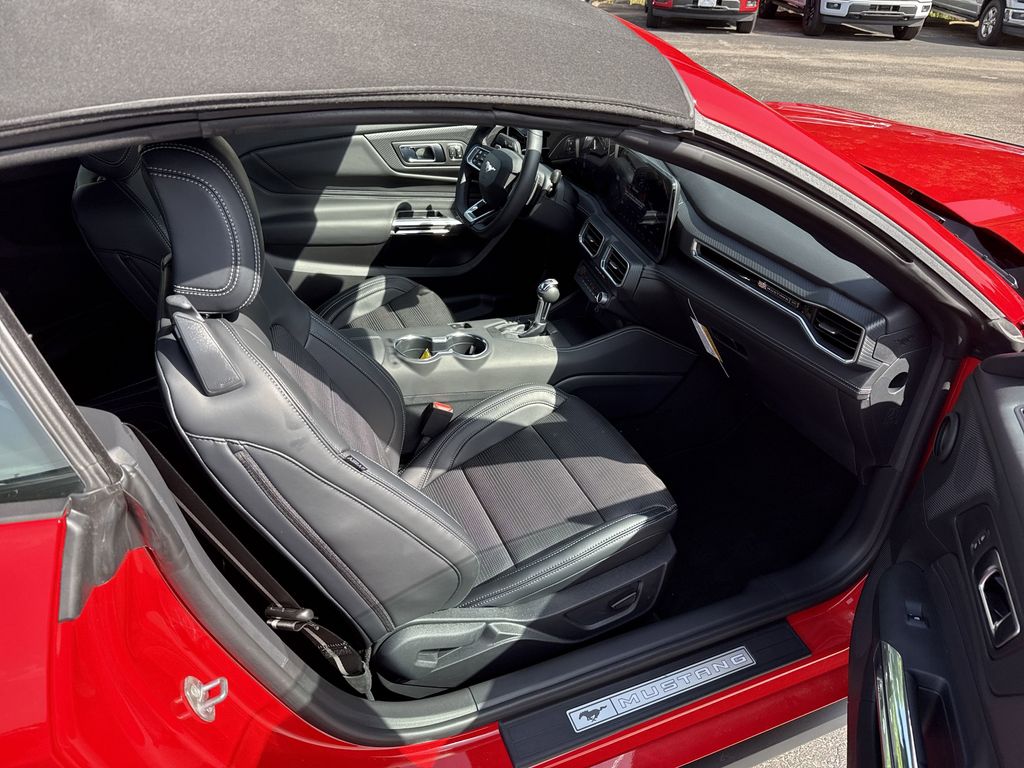 2025 Ford Mustang GT Premium Convertible - Photo 14