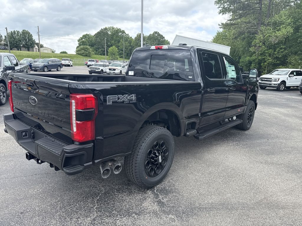 2025 Ford F-350 Lariat photo 3