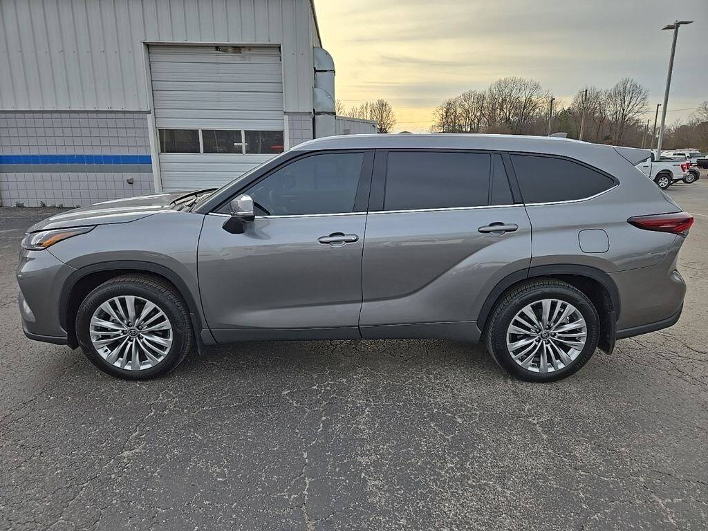 Used 2025 Toyota Highlander Platinum SUV