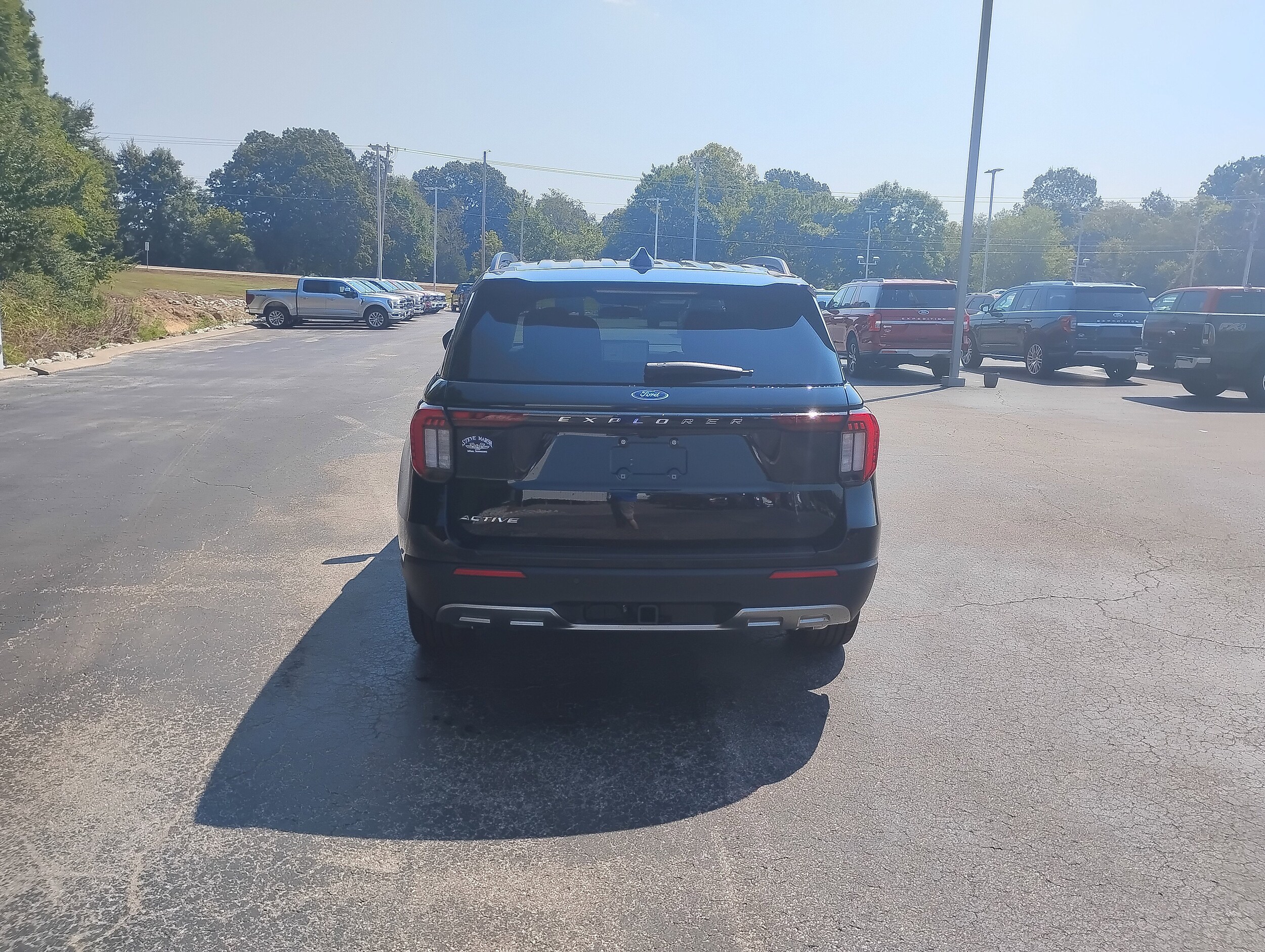 2025 Ford Explorer photo 2