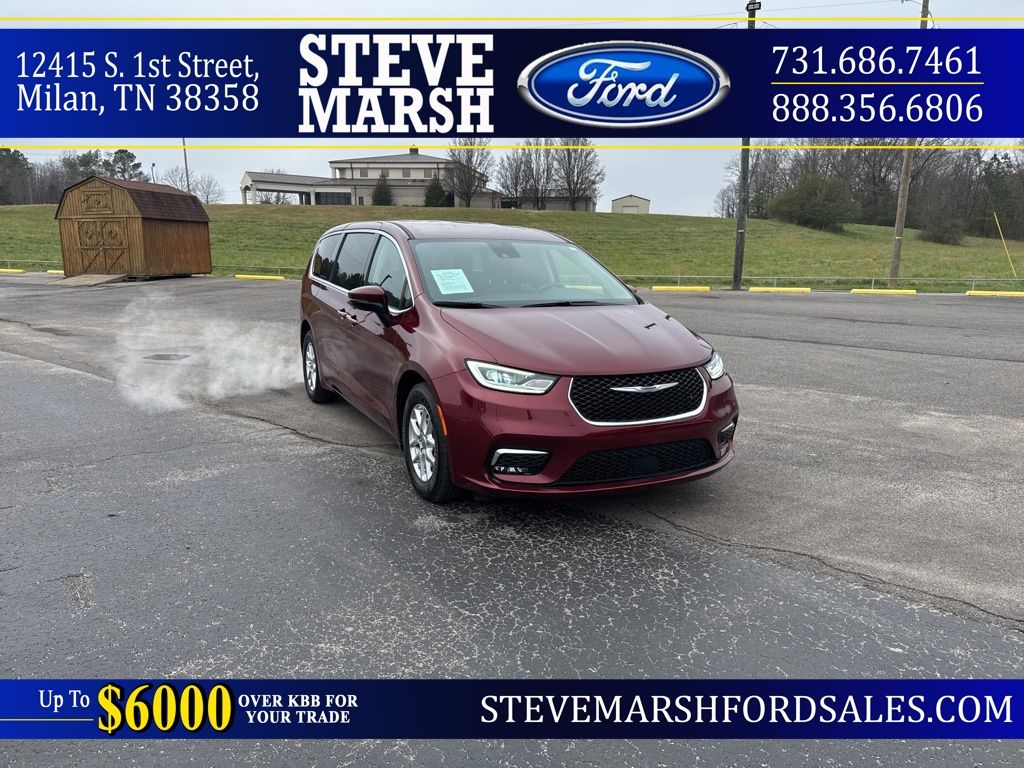 2023 Chrysler Pacifica Touring L's photo