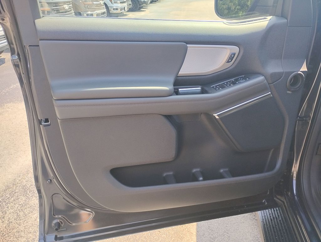 2025 Ford Expedition Active - Photo 12