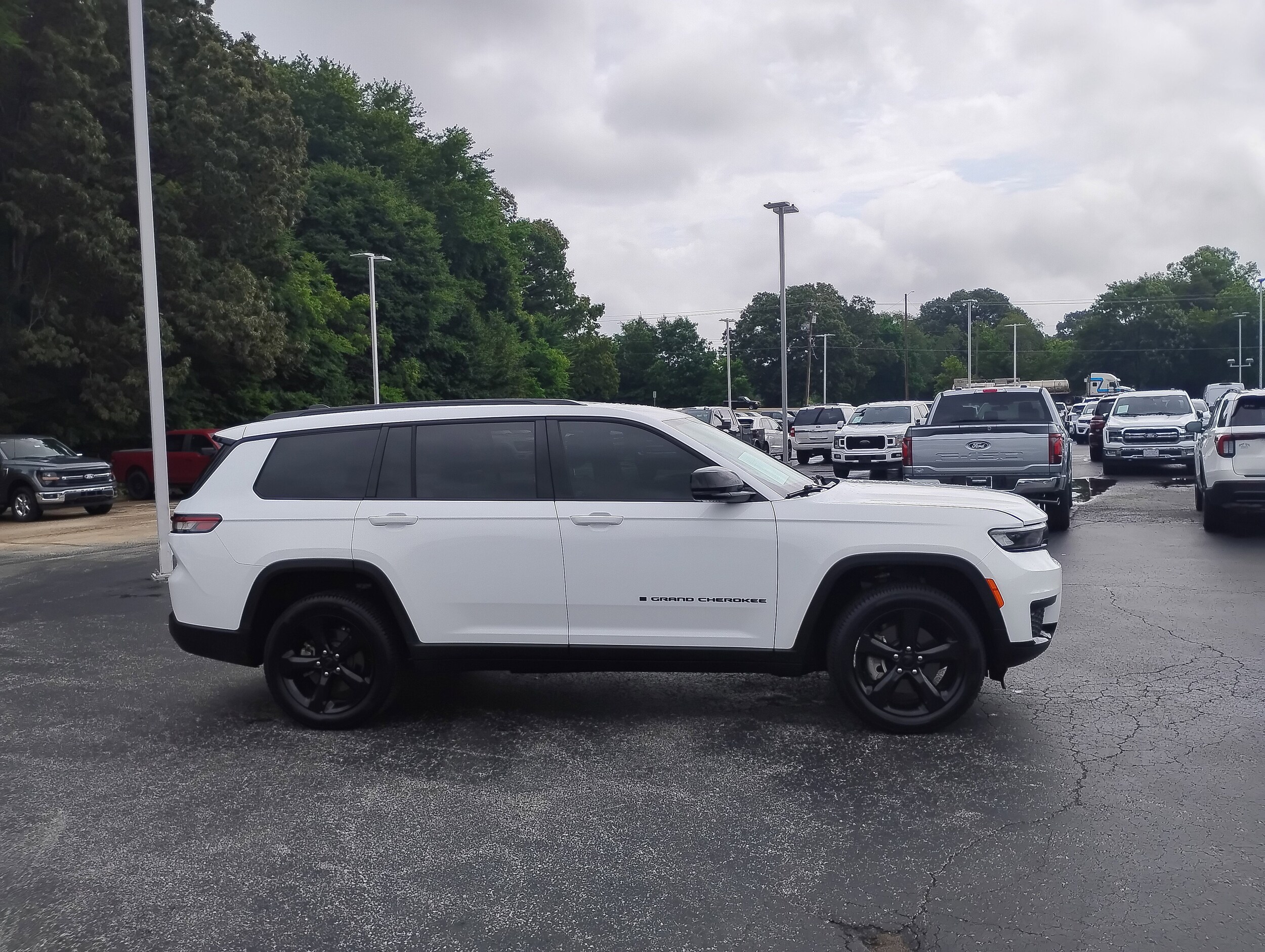 2022 Jeep Grand Cherokee L photo 2