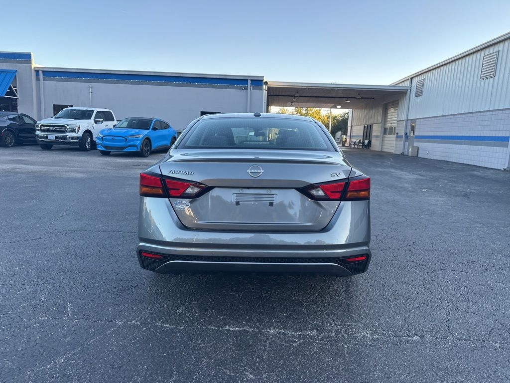 2024 Nissan Altima 2.5 SV photo 2
