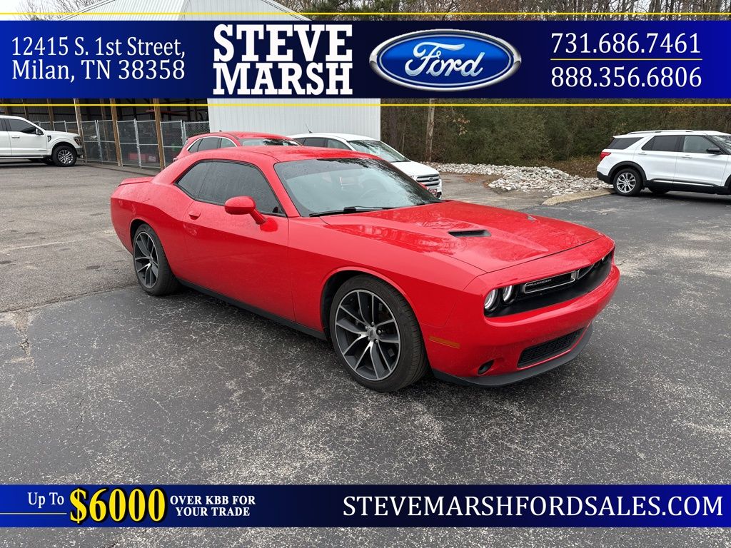 2016 Dodge Challenger SXT's photo