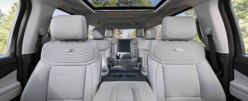 2025%20Expedition%20passenger%20interior%20space-842x343.png