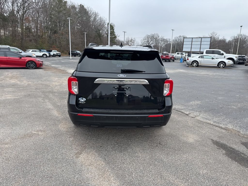 2022 Ford Explorer XLT photo 2