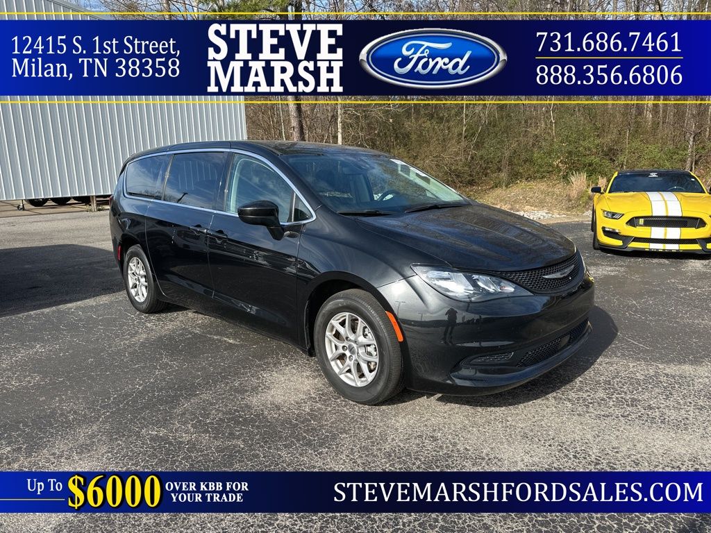 2023 Chrysler Voyager Voyager LX Minivan/Van's photo