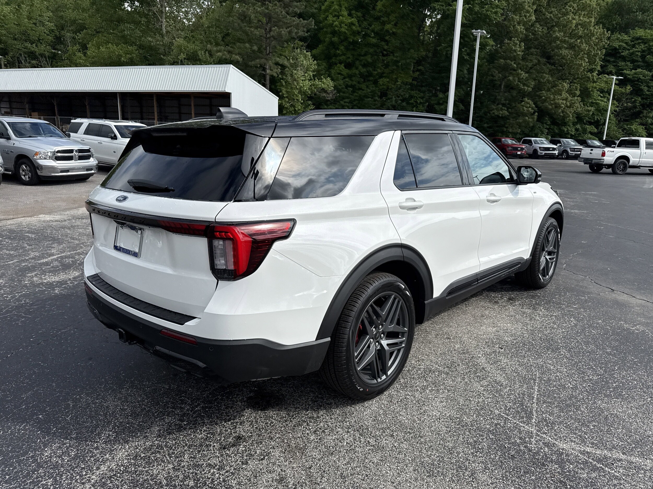 2025 Ford Explorer ST-Line photo 3