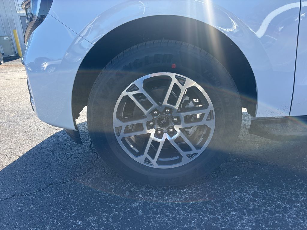 2026 Ford Expedition Active - Photo 9