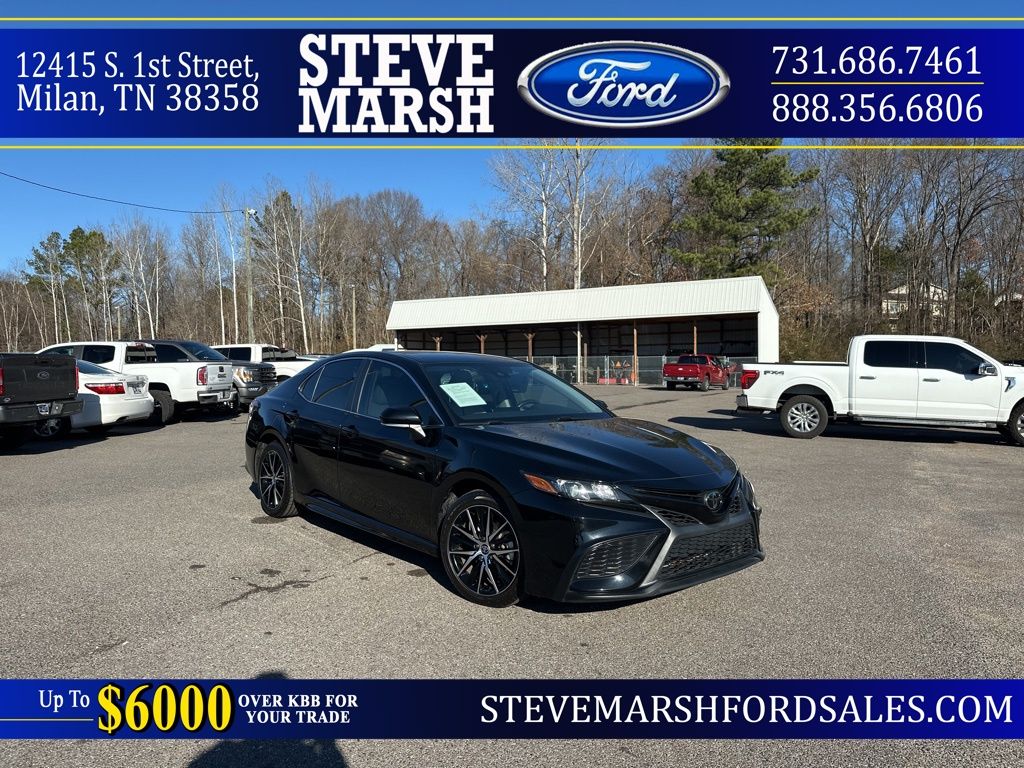 2023 Toyota Camry SE's photo