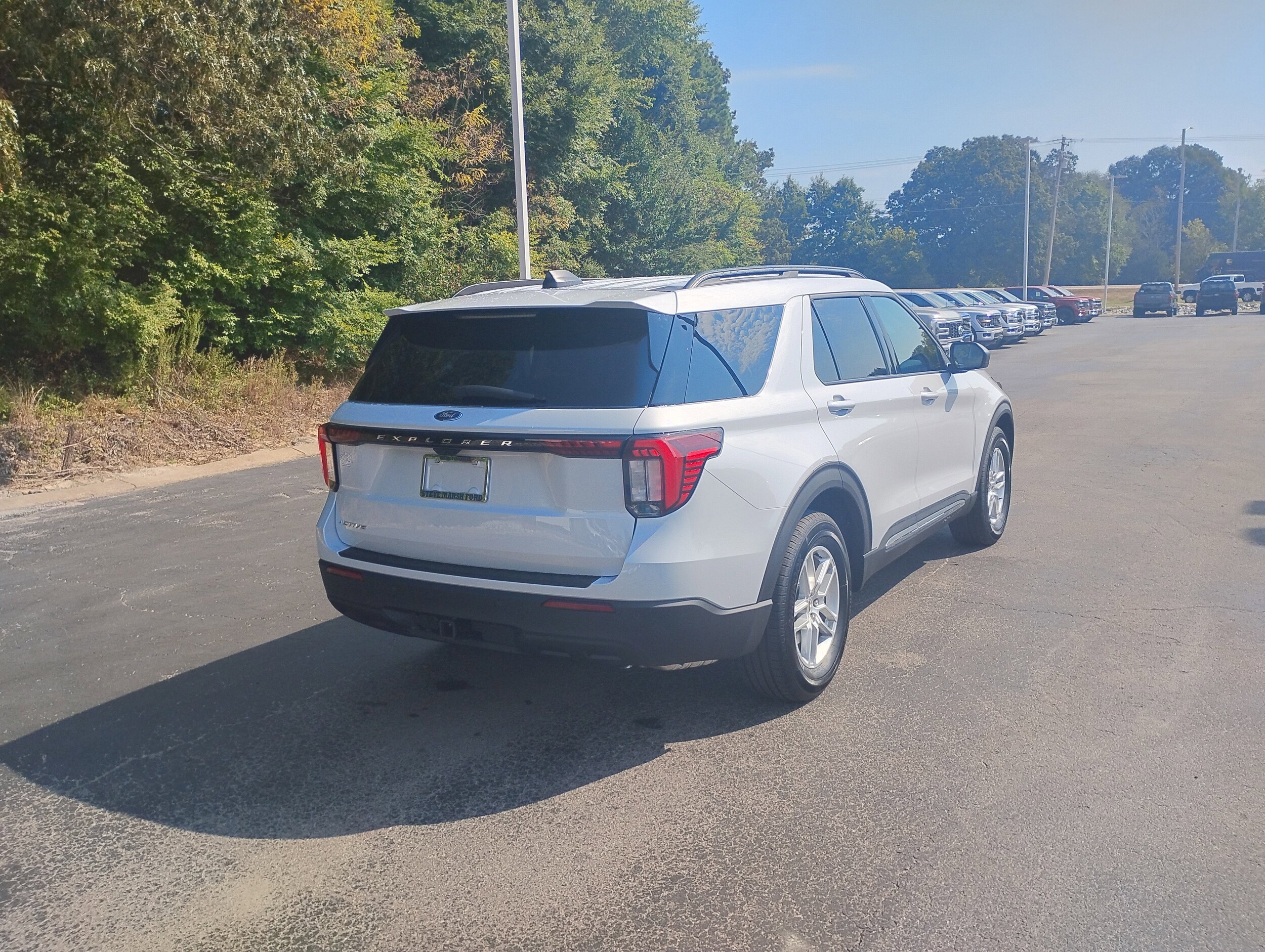2025 Ford Explorer photo 2