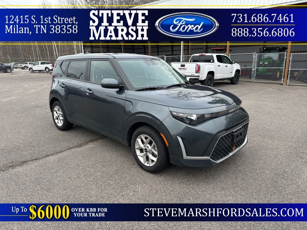 2024 Kia Soul LX's photo