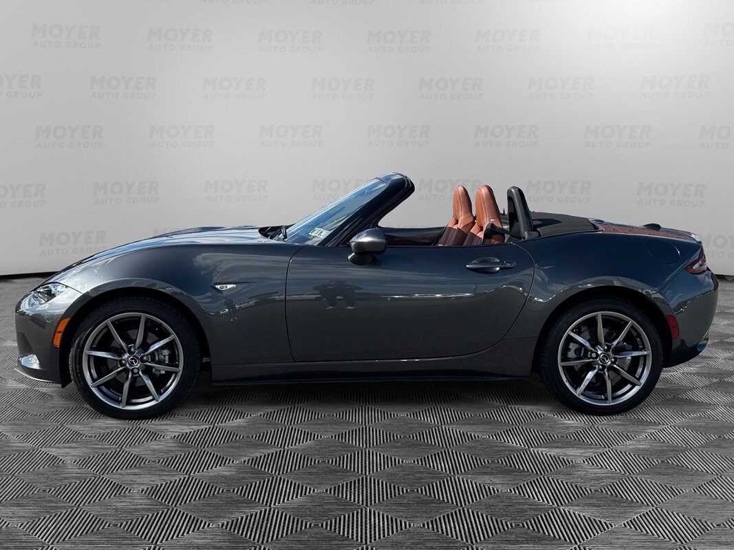 2022 Mazda MX-5 Miata Miata Grand Touring photo 2