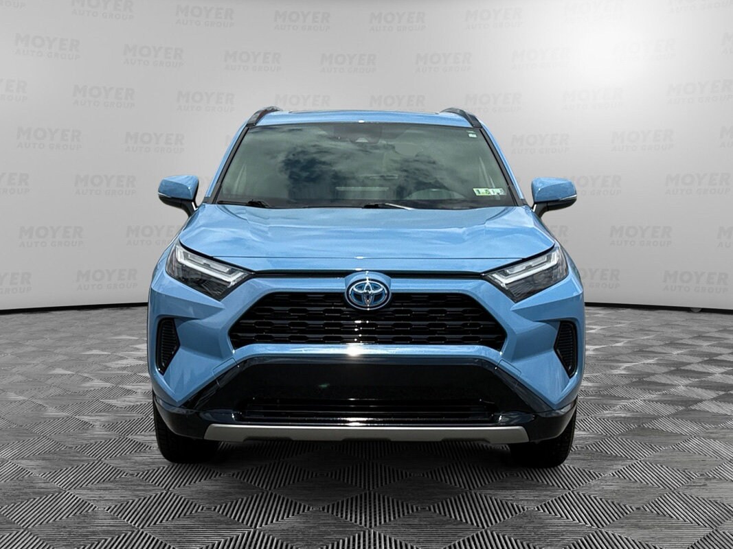 2022 Toyota RAV4 Hybrid SE photo 3