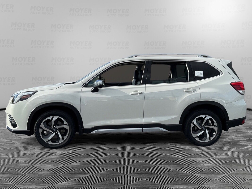 2023 Subaru Forester Touring photo 2