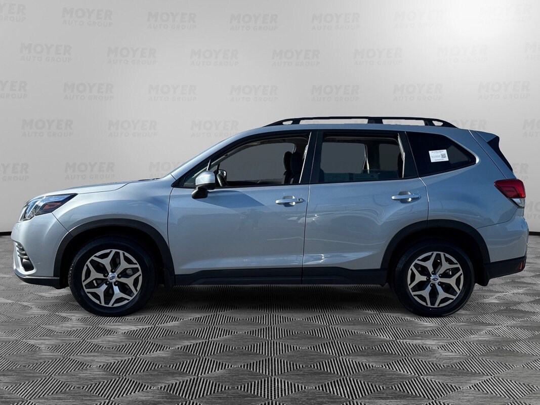 2023 Subaru Forester Premium photo 2