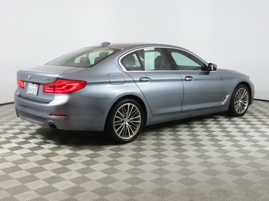 2018 BMW 5 Series 530i xDrive photo 4