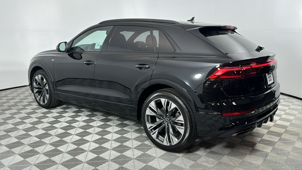 2025 Audi Q8 55 Prestige photo 3