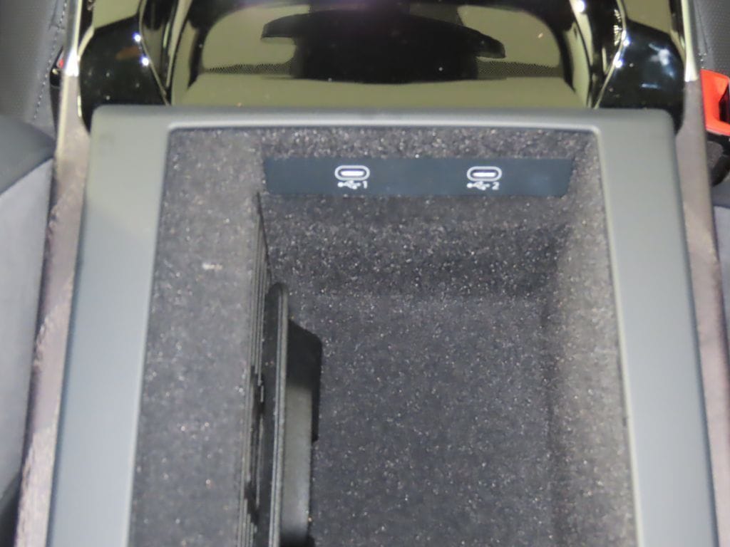 2025 Audi A8 Base - Photo 23