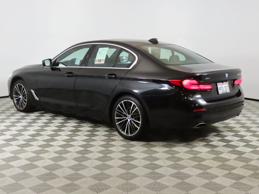 2022 BMW 5 Series 530e iPerformance photo 2