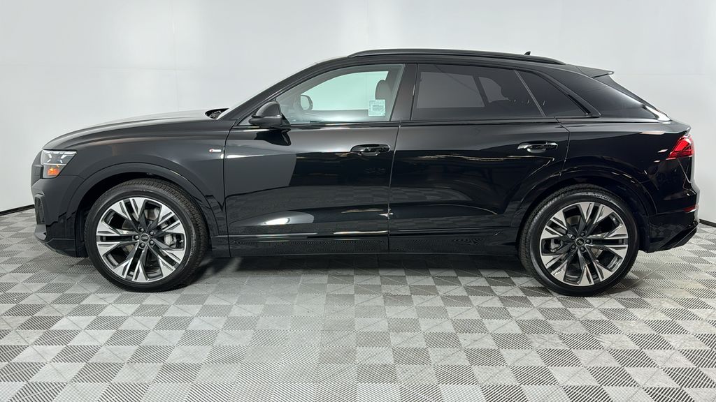2025 Audi Q8 55 Prestige photo 2