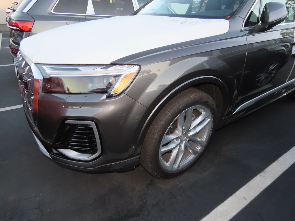 New 2025 Audi Q7 55 Premium SUV