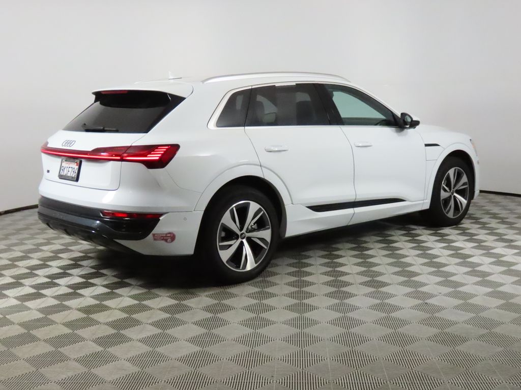 2024 Audi Q8 e-tron Premium Plus photo 4
