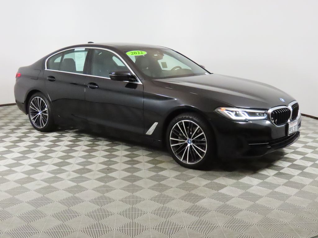 2022 BMW 5 Series 530e iPerformance photo 6