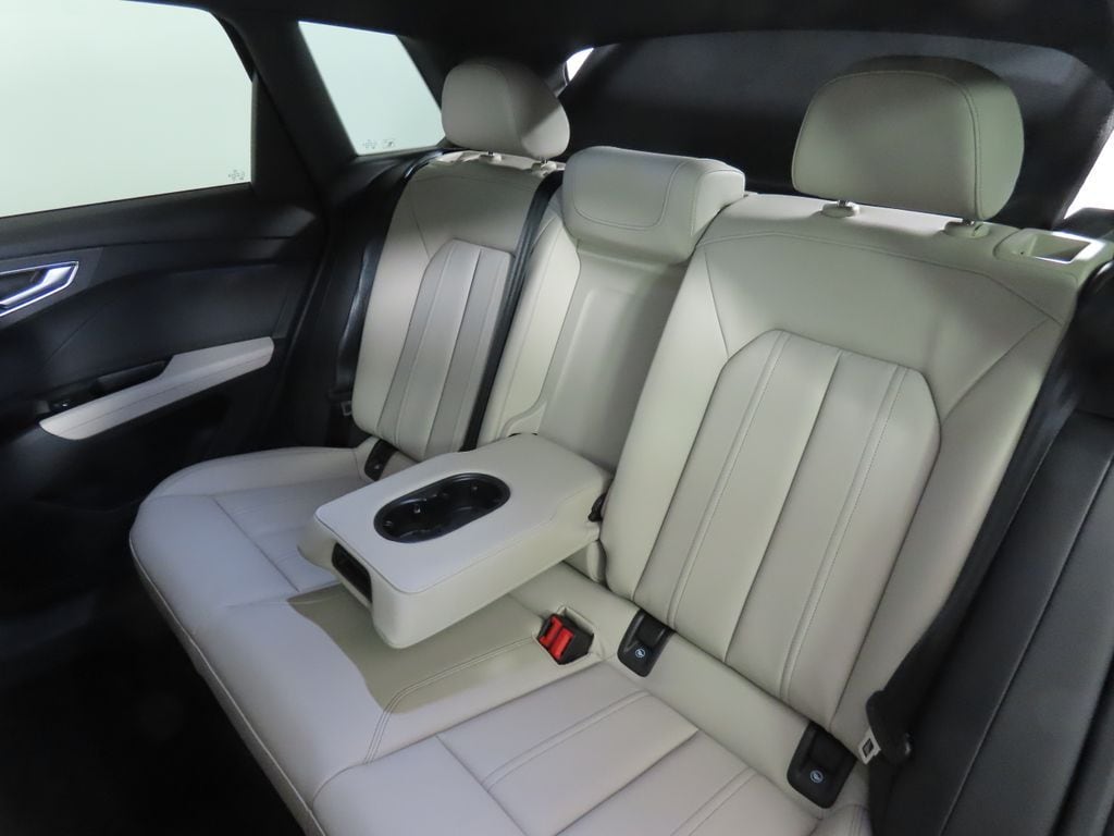 2026 Audi Q4 e-tron Premium - Photo 35