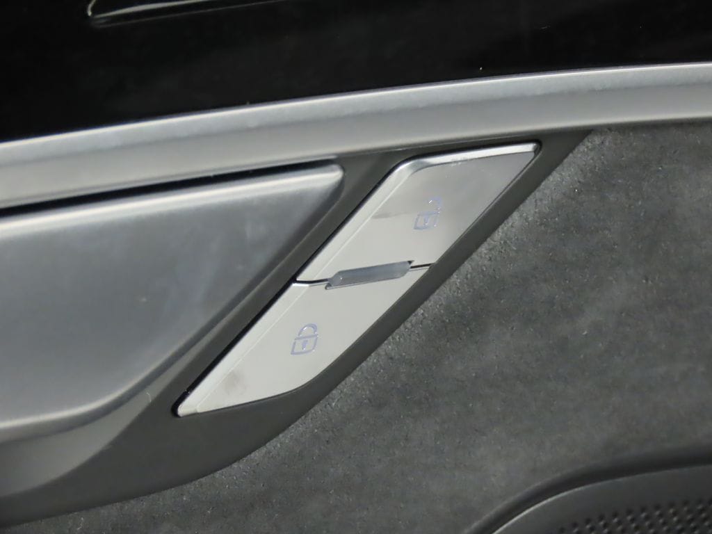 2025 Audi A8 Base - Photo 30