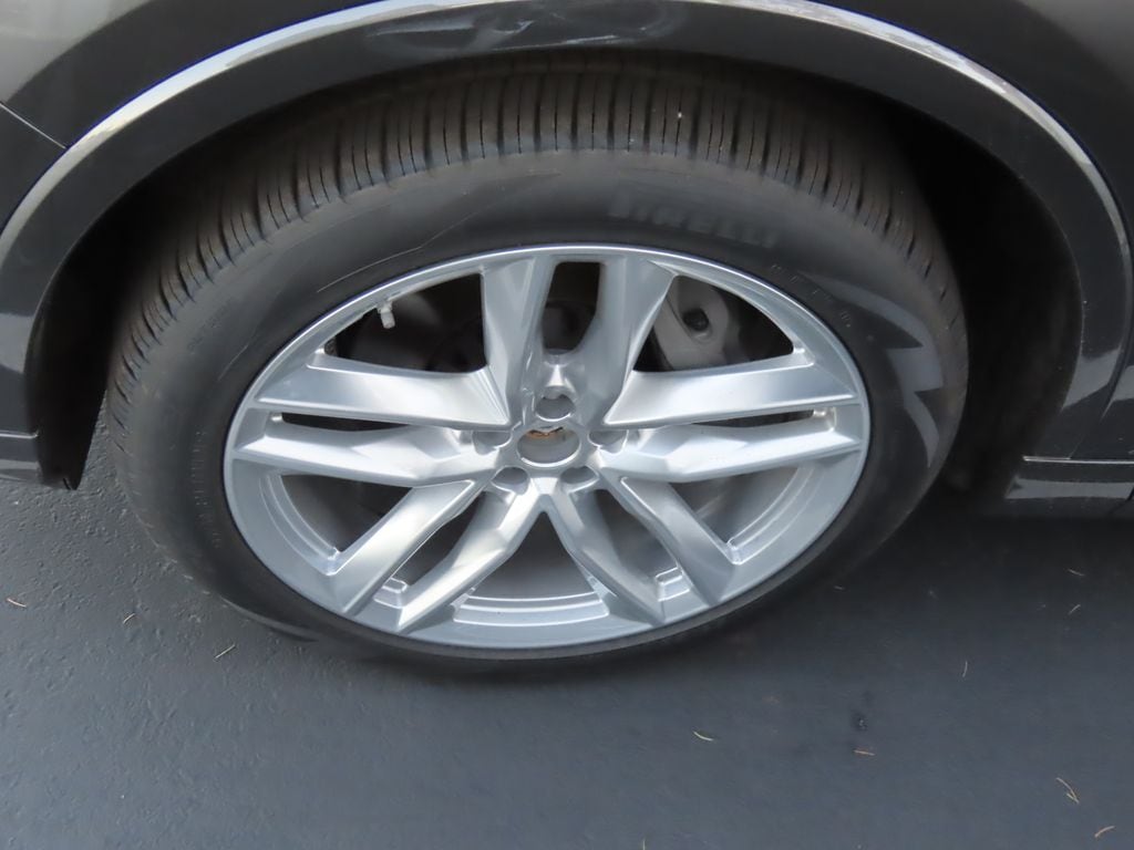 New 2025 Audi Q7 55 Premium SUV