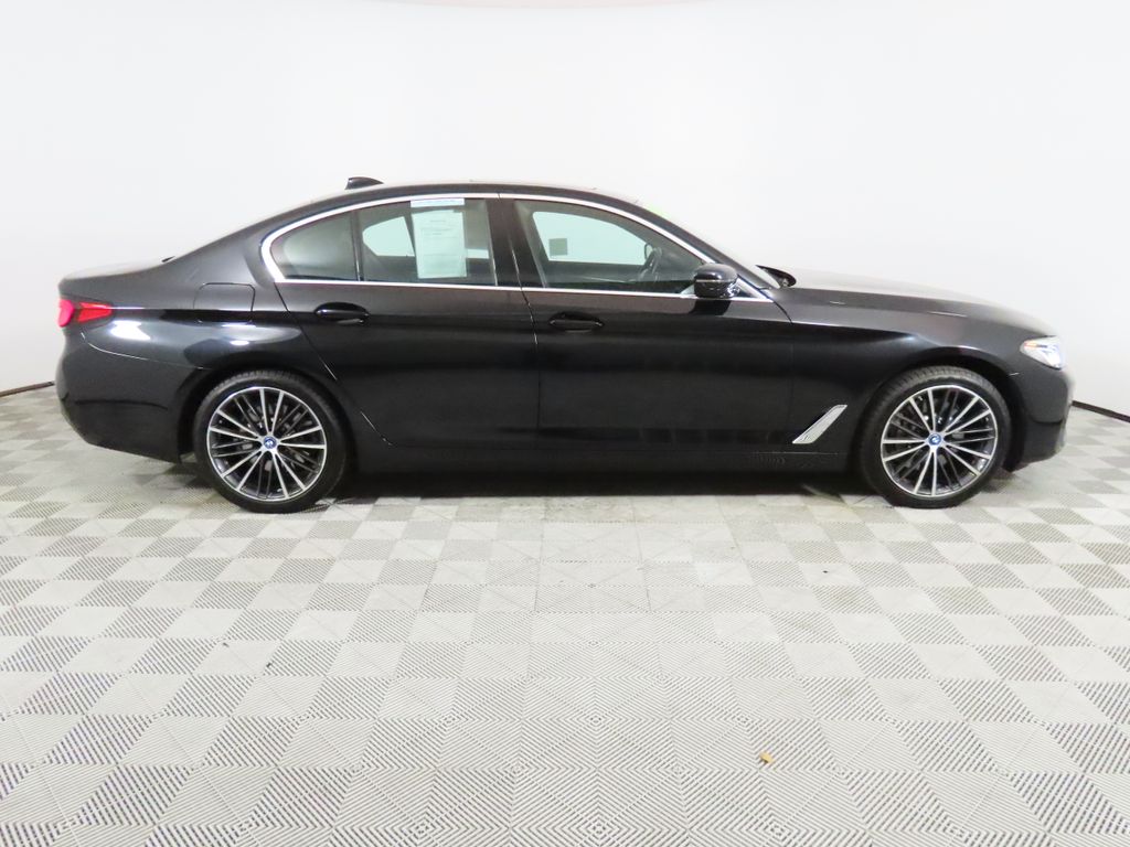 2022 BMW 5 Series 530e iPerformance photo 5