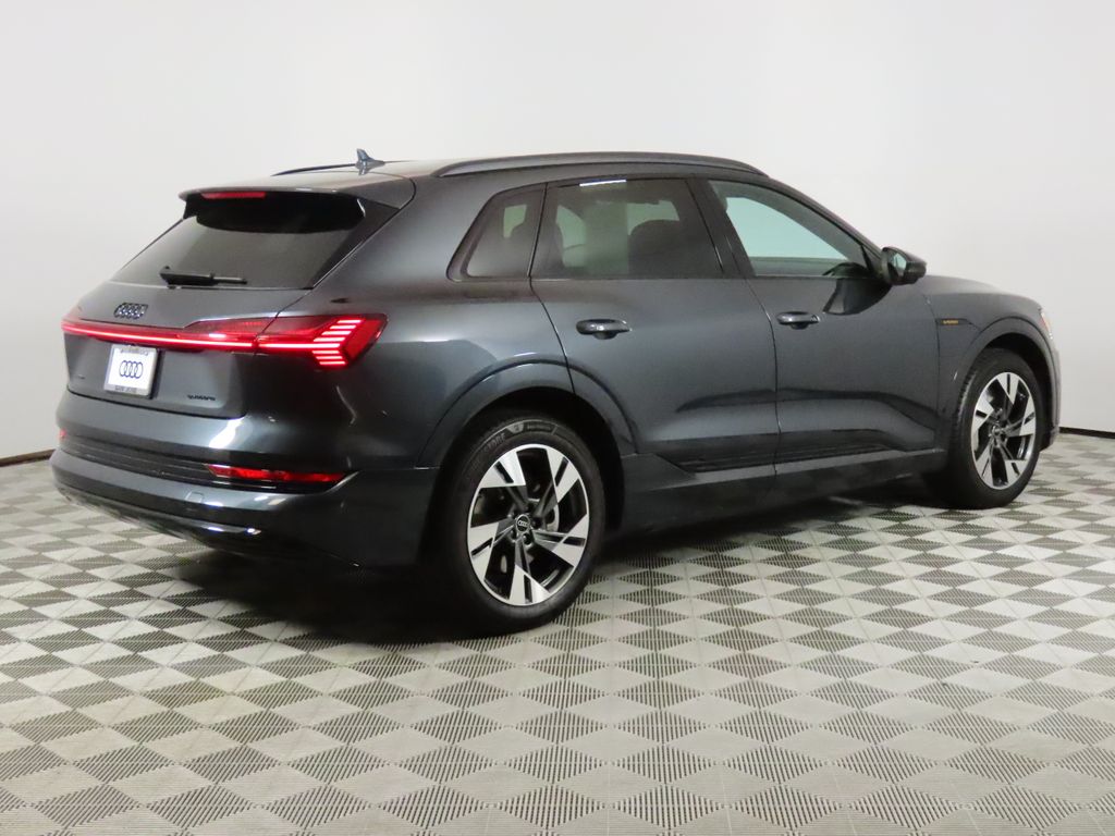 2023 Audi e-tron Premium photo 4