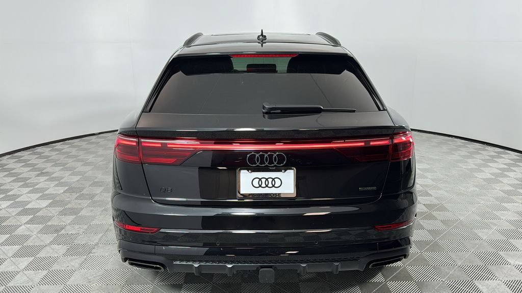 2025 Audi Q8 55 Prestige photo 4