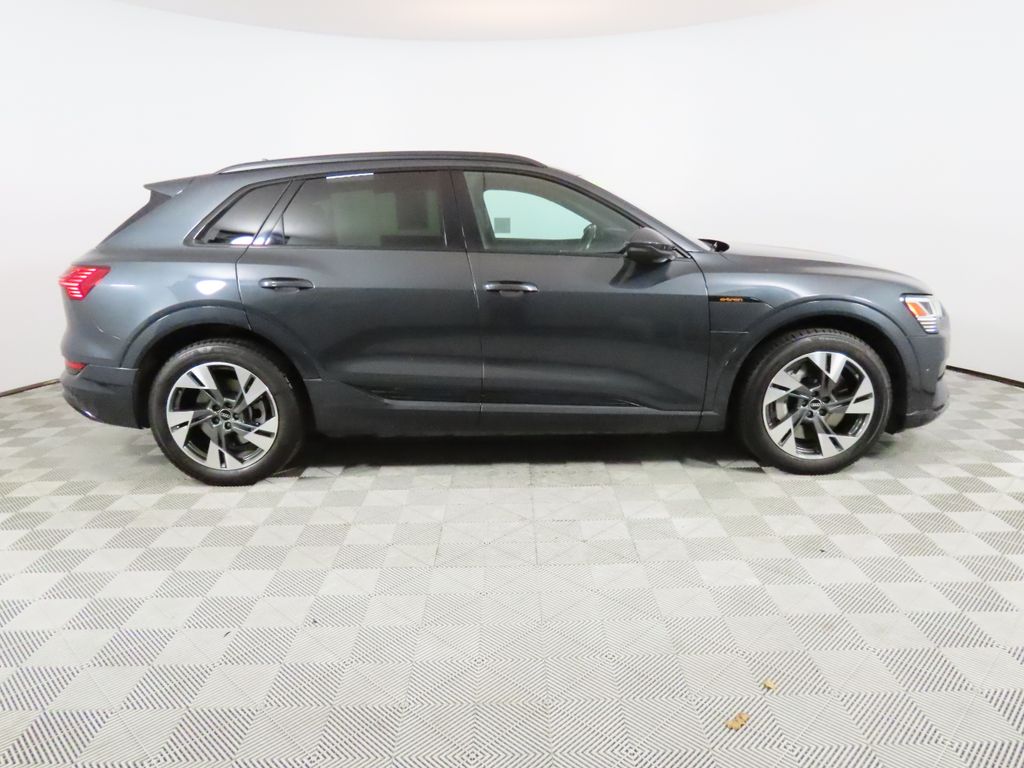 2023 Audi e-tron Premium photo 5