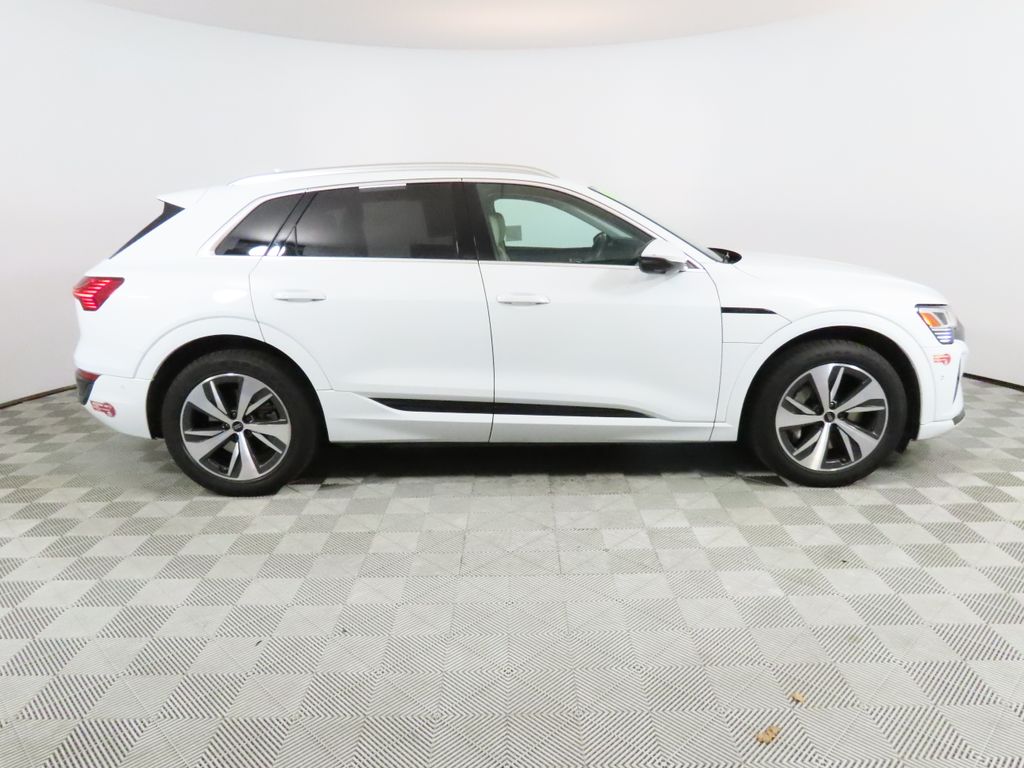 2024 Audi Q8 e-tron Premium Plus photo 5