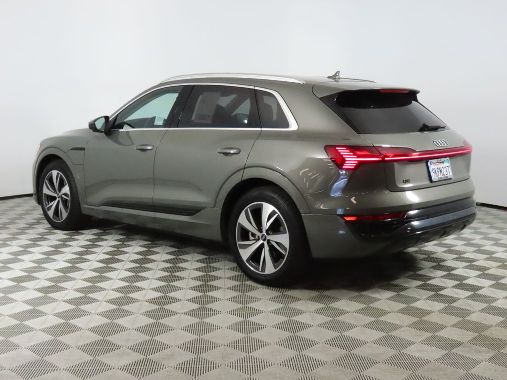 2024 Audi Q8 e-tron Premium Plus photo 2