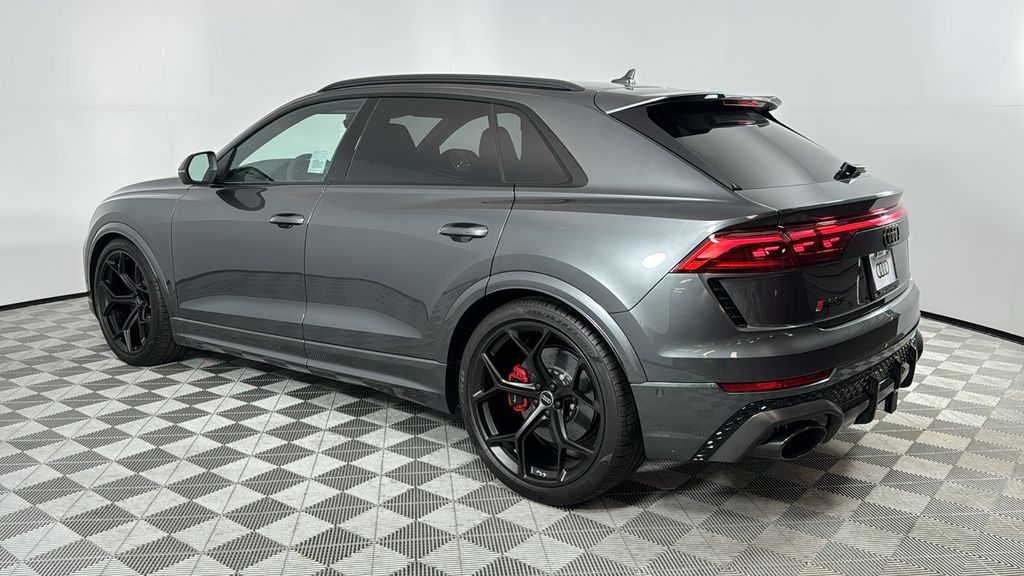 2025 Audi RS Q8 photo 3